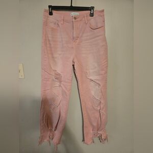 Chic Pink Distressed Cropped Jeans